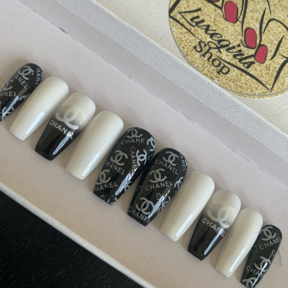 Press on nails size:S/M